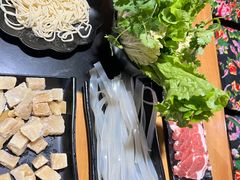 -果松木炭酸菜铜火锅·外婆参鸡汤