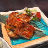 一个人边吃日料边看蜡笔小新是种什么体验？