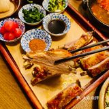 他们家的灯饰就其实就很有那种异域风情了～整个环境就在