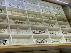 -诺柯视眼镜-蔡司依视路官方工厂店(淞南一店)