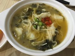 老坛酸菜鱼饭-南城香·饭香串香馄饨香(赵公口店)