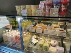 面包甜点陈列柜-喜茶(广州中山六路店)