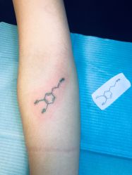 手臂-怪咖纹身刺青