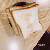 羊肉串切的都是小串，烤料很香，没觉得辣