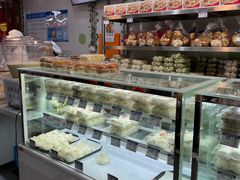 面包甜点陈列柜-白玉兰食品(中山公园龙之梦店)