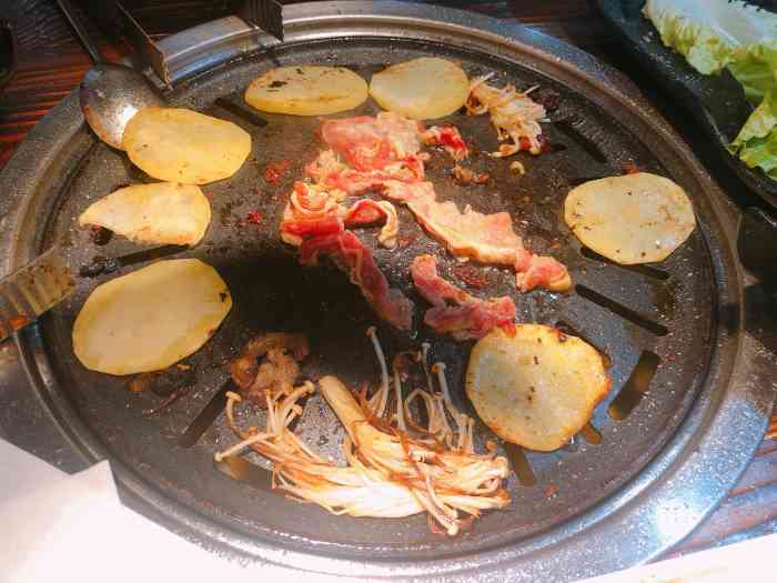 来了炭火地炉烤肉-"吃的是涮羊肉,我想说几句第一,73口味 .