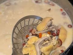 -尚尚仙·酸汤猪手·猪肚鸡火锅(华联万柳购物中心店)