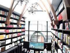 -钟书阁(松江泰晤士小镇店)