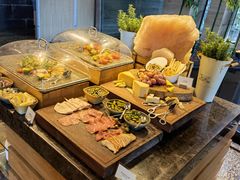 切片火腿-松山湖凯悦酒店·Café自助餐厅·周末火舞秀表演