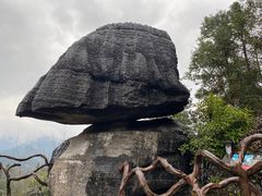 -梭布垭石林景区
