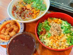 张飞牛肉粉-爆炸头阿姨小四川正宗川味小吃(无任何分店)