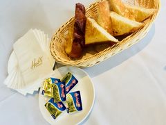 手工自制面包配玫瑰盐黄油-哈布斯扒房(华发商都店)