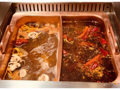 -老牌坊云南鱼豆花火锅(爱建店)