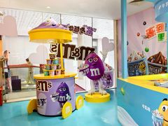 -m豆巧克力世界(上海世茂广场店)