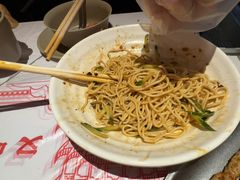 -肥肥虾庄·金牌油焖大虾(汉街SKP店)