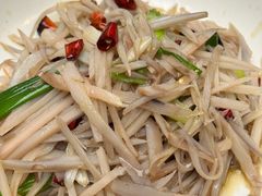 蒜苗炒藕丝-辣螃铠盆盆蟹大排档(海昌店)