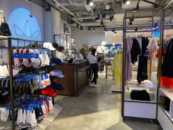 -adidas(德基广场店)