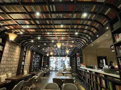 -钟书阁(松江泰晤士小镇店)