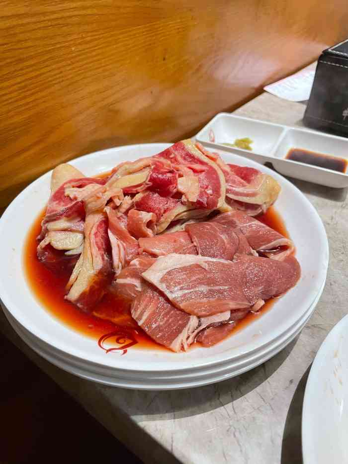 牛其林特色自助烤肉火锅(三花国际店)-"地理位置:那是相当ok的位置