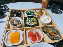 九宫格玲珑前菜-新仙清汤牛腩(铜锣湾店)