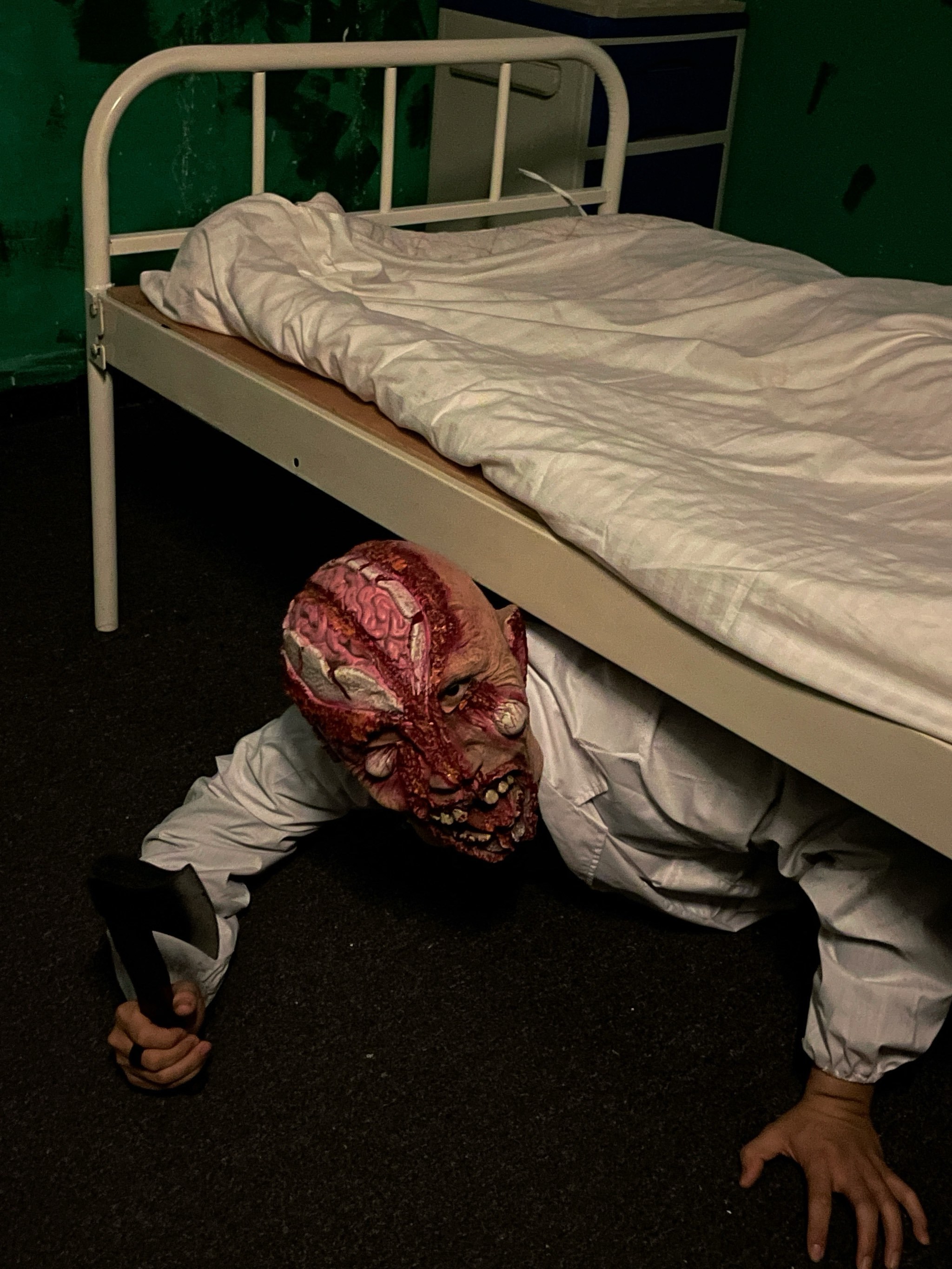 胆小鬼第一次玩密室,花100分钟终于逃出来了