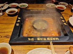 -老牌坊云南鱼豆花火锅(爱建店)