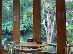 -Chom Cafe and Restaurant