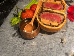 惠灵顿牛排-弦月窗LUNETTE BY AMANDA(复兴路店)