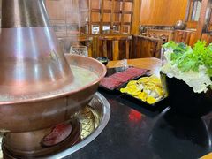 -果松木炭酸菜铜火锅·外婆参鸡汤