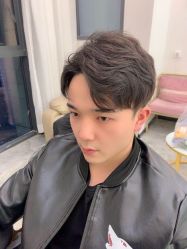 -V8潮牌·接发烫染连锁