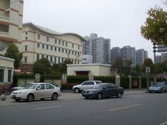 -莘城学校羽毛球馆