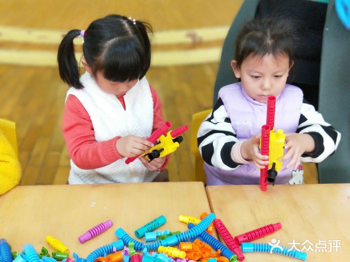 淄博贝贝星幼儿园游乐区图片