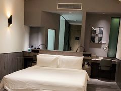 -上海虹桥中心爱琴海亚朵S酒店