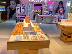 -LOOK眼镜·蔡司依视路配镜(宝山万达店)
