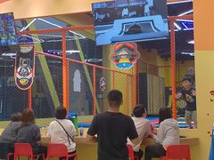 -爱蹦iBOON蹦床运动馆(江汉店)