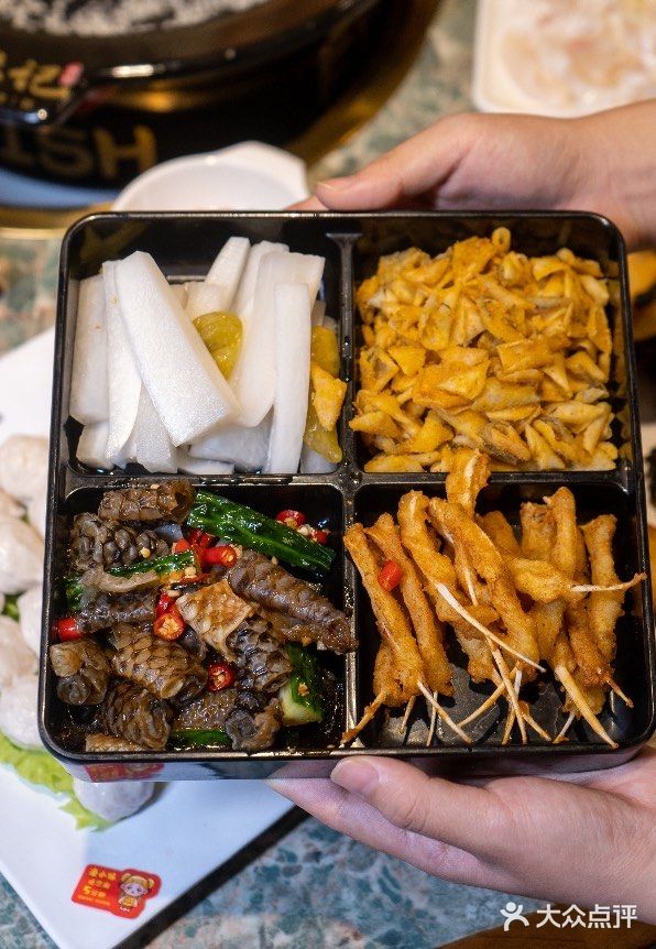 男朋友在火锅店给我煮粥，好感动🥲