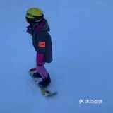 小小年纪，能力非凡，点赞滑雪少年