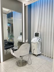 -PE SALON