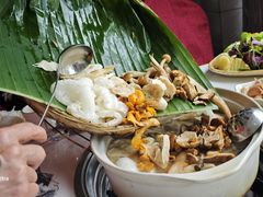 -原林野山菌火锅·炒菌(关上野生菌一条街店)