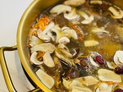 满满一锅菌子-阿鹏故事野生菌火锅(古城店)