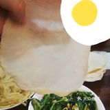 ️把面团团好  分出小块  擀成饼状