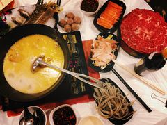 -鲜入围煮花胶鸡海鲜火锅