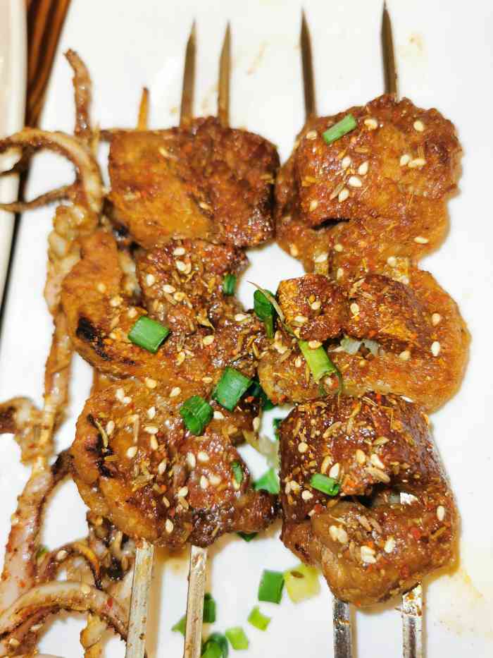 猪小妖烧烤武道汇-"一家味道很东北的烧烤店,朋友推荐的,跑.