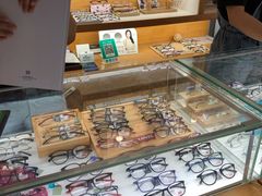 -LOGO眼镜·蔡司品牌折扣店(龙华清湖店)