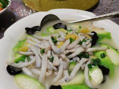丝瓜木耳浸沙虫-轩记海鲜餐厅·四十五年老字号·经典粤菜(西区彩虹店)