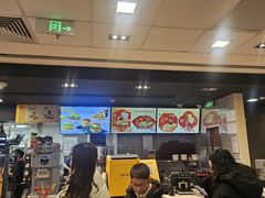 -麦当劳(上海虹桥站30B检票口楼上)
