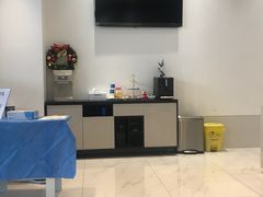 -瑞尔齿科(上海长风大悦城店)