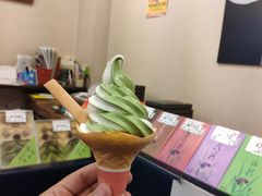 抹茶冰淇淋-豆政(金閣寺境内売店)