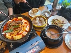 襄阳砂锅牛三鲜-莲餐厅·湖北菜·潜江小龙虾店(愚园路店)
