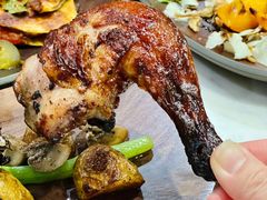 蜜汁香草烤嫩春鸡（2人食）-théATRE茶聚场·餐厅(环球金融中心店)